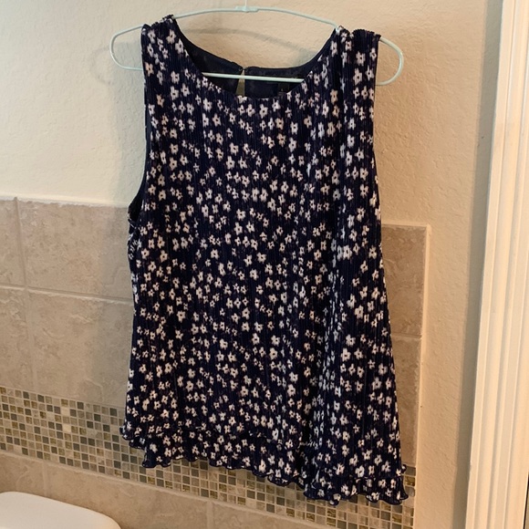 Top - Picture 1 of 1